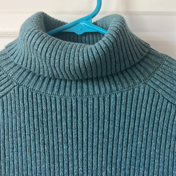 H&M turtleneck lightweight sweater - Picture 4 of 7